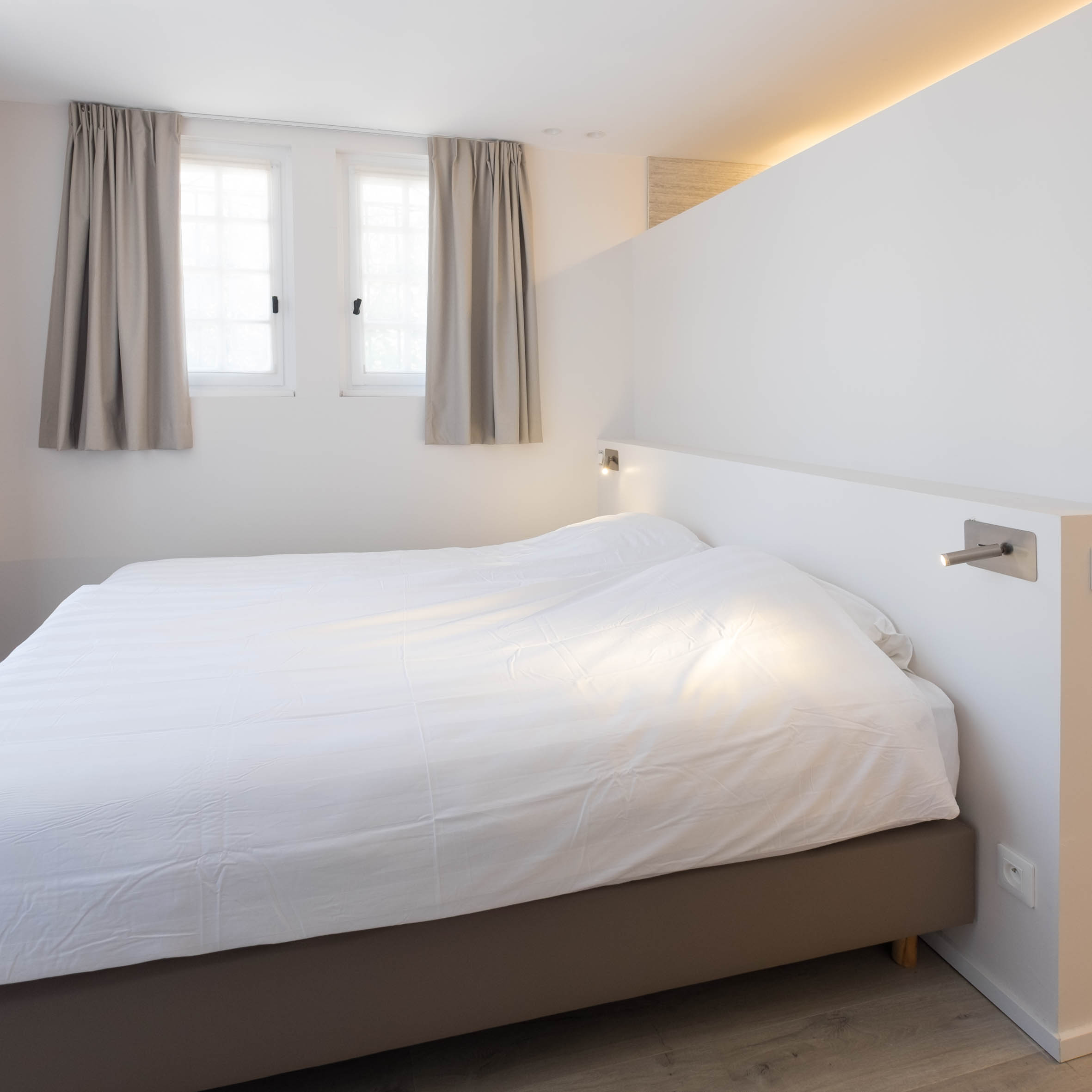 Kingsize-Bett in Chambre Cerise, Alosa Terrace