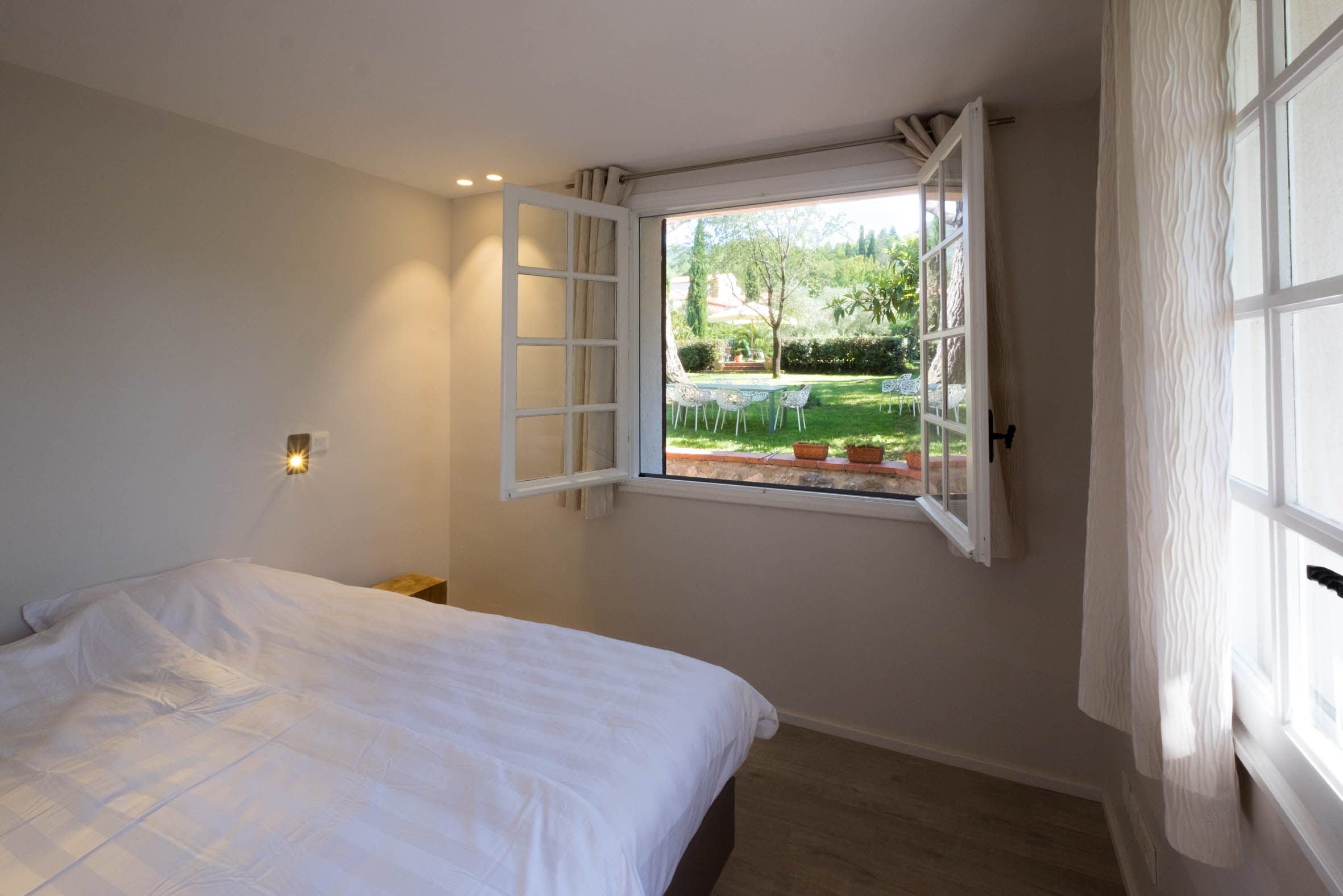 Ventana de la Chambre Olivier que da al jardín